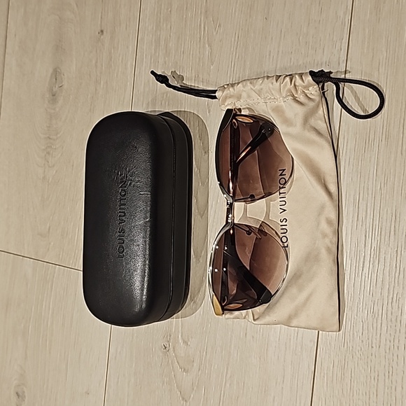 Authentic Louis Vuitton sunglasses - Picture 4 of 4